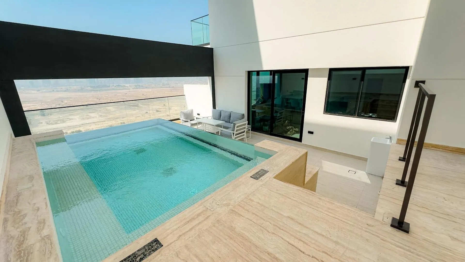 Binghatti Corner Dubai 0*,